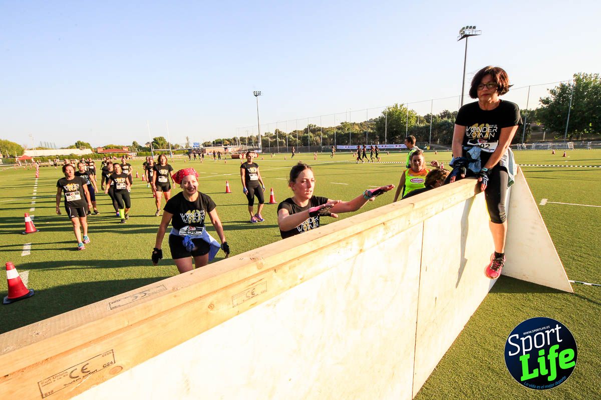 Carrera de obstáculos mujeres 10 galería 1