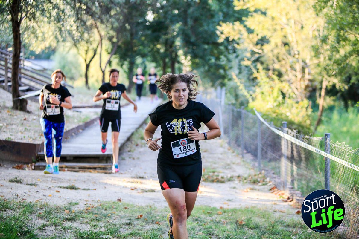 Carrera de obstáculos mujeres 10 galería 1