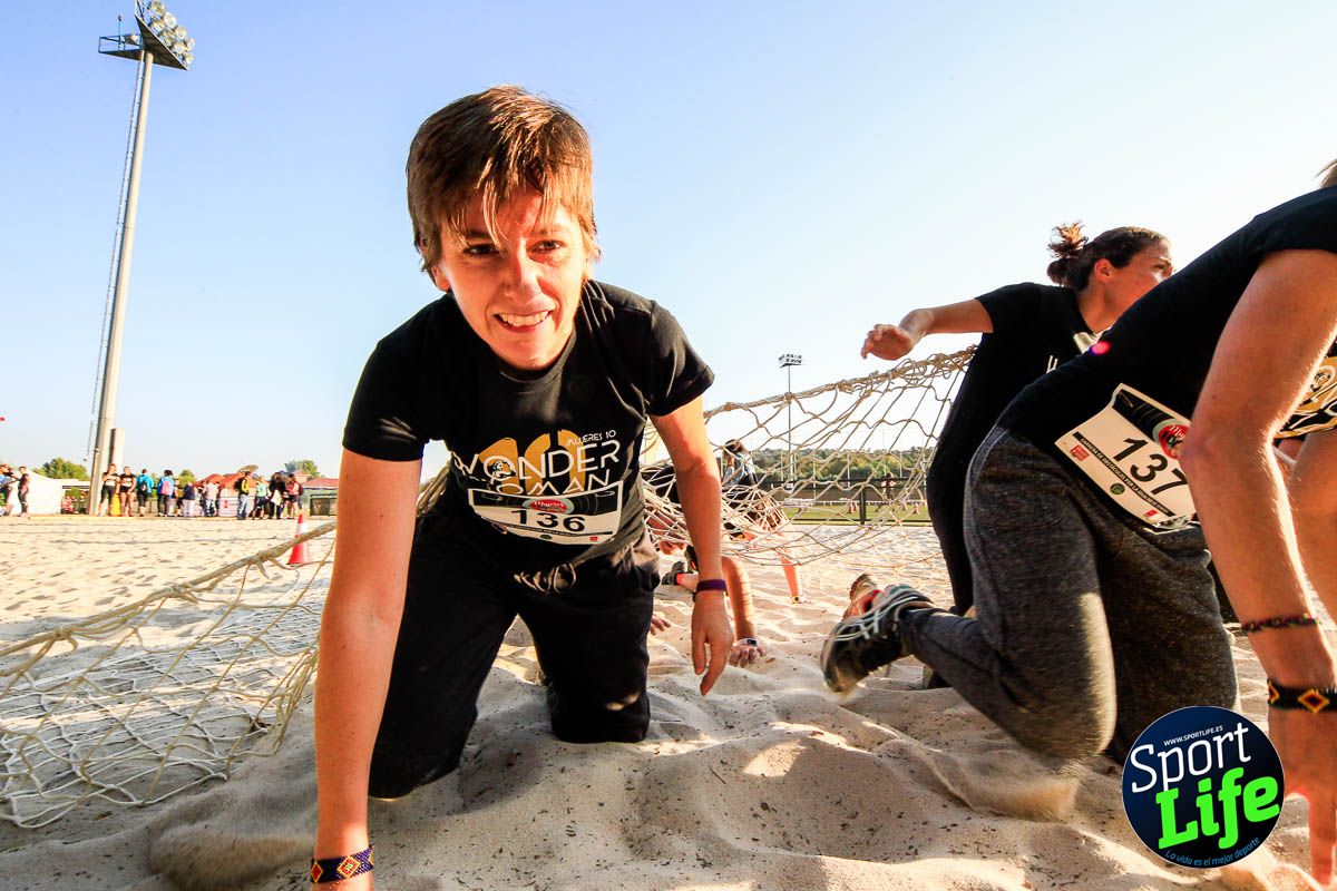 Carrera de obstáculos mujeres 10 galería 1