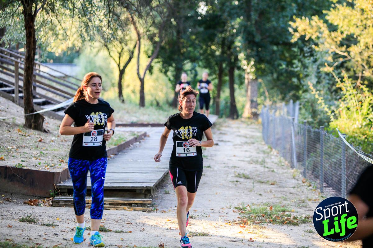Carrera de obstáculos mujeres 10 galería 1