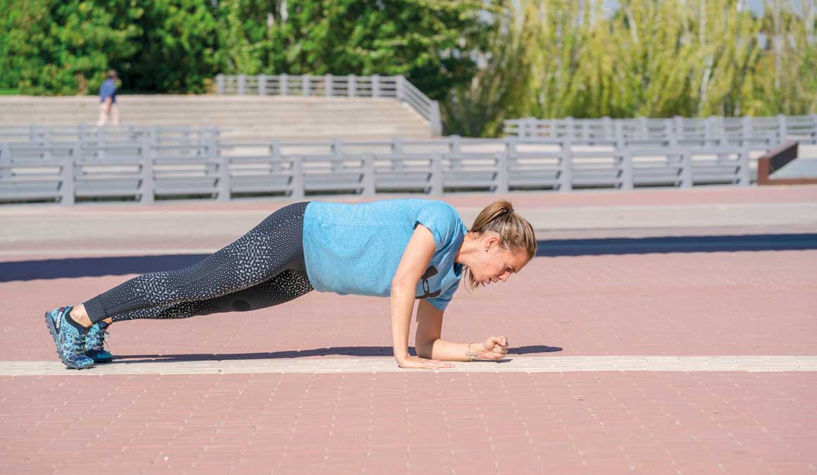El reto fitness en pirámide para piernas y brazos