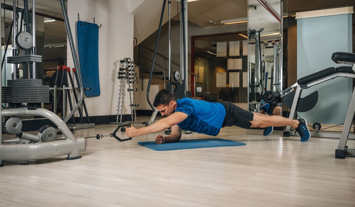 Entrenamiento de fuerza con poleas y autocargas