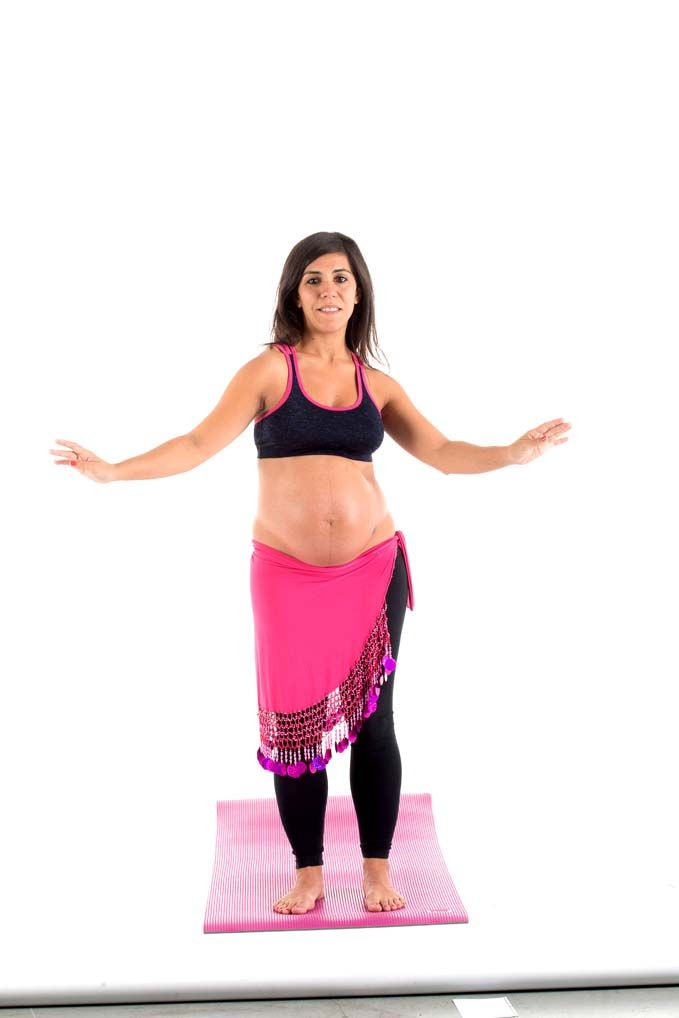 Danza del vientre para embarazadas: combinación de varios movimientos de pecho, hombros y cadera