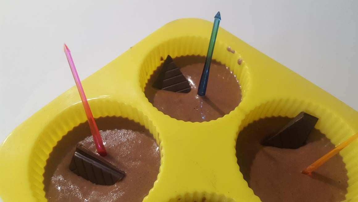 Elaboración de helado de cacao, jengibre y yogur