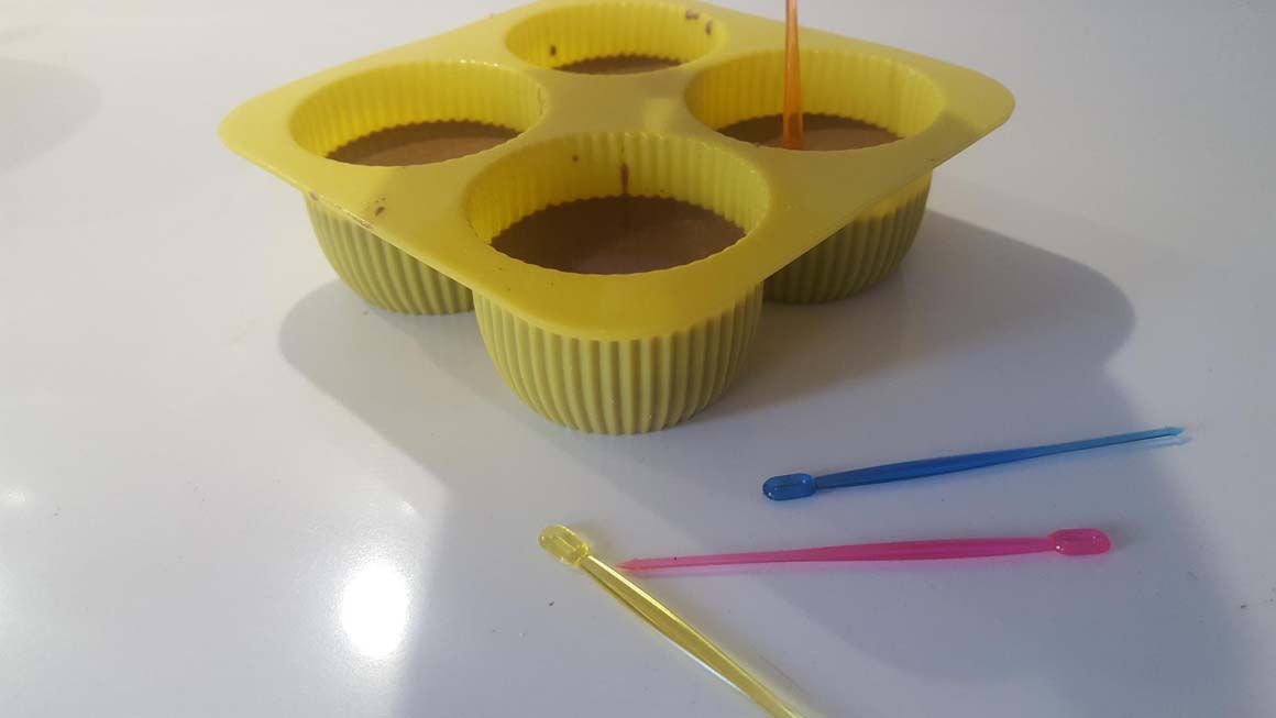 Elaboración de helado de cacao, jengibre y yogur
