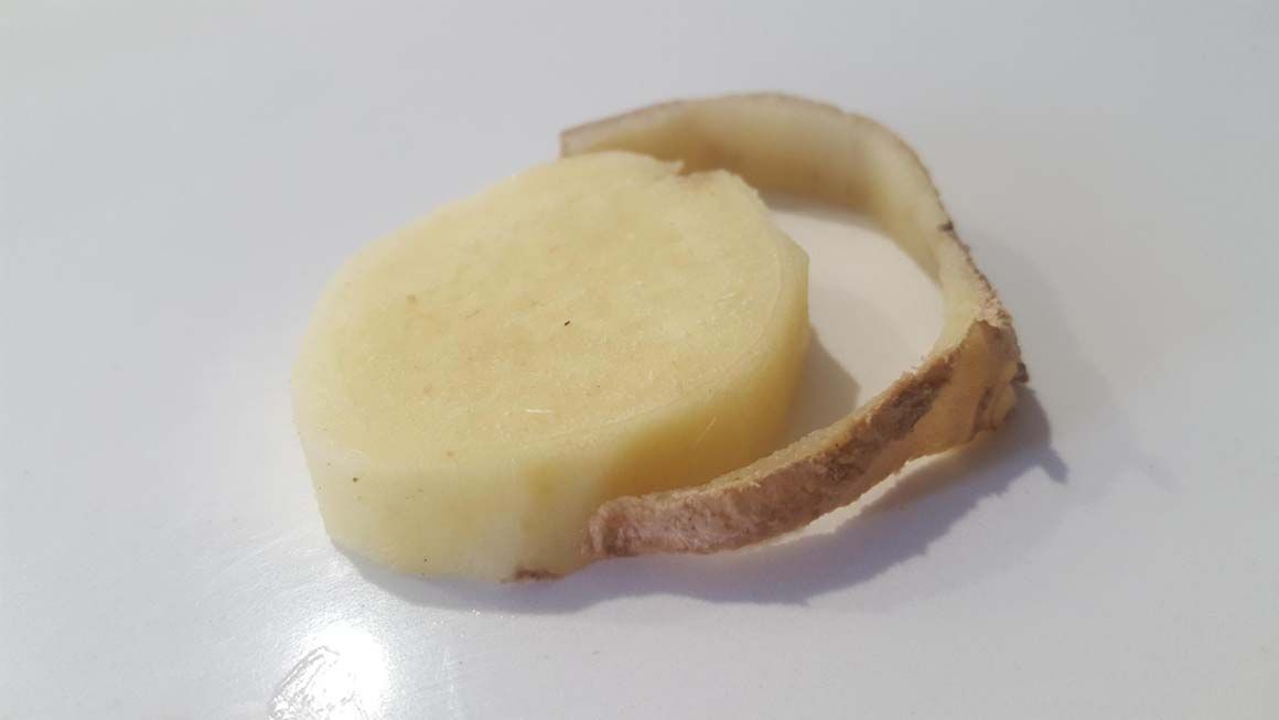 Elaboración de helado de cacao, jengibre y yogur