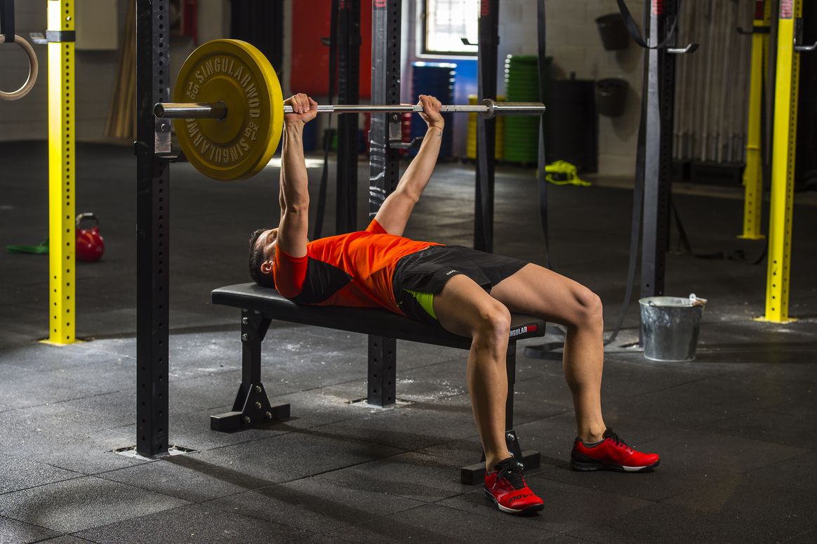 Utiliza el press unilateral para implicar al core y al transverso del abdomen.  