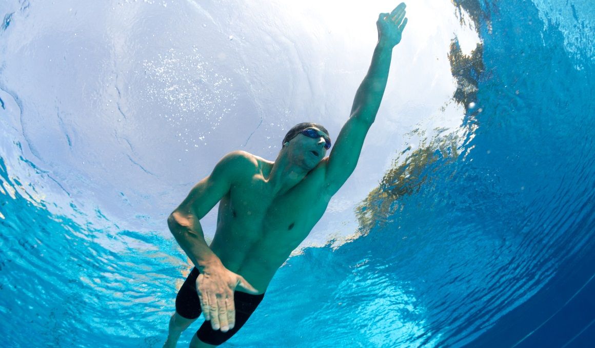 Entrena para propulsarte en natación