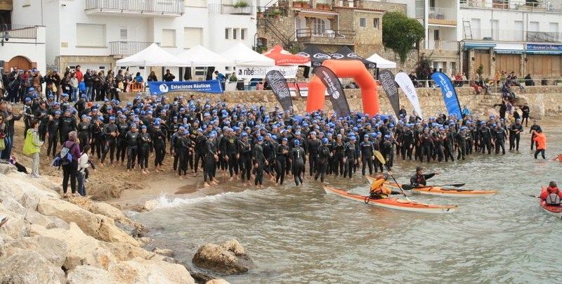 La vuelta solidaria nadando a las Islas Medes