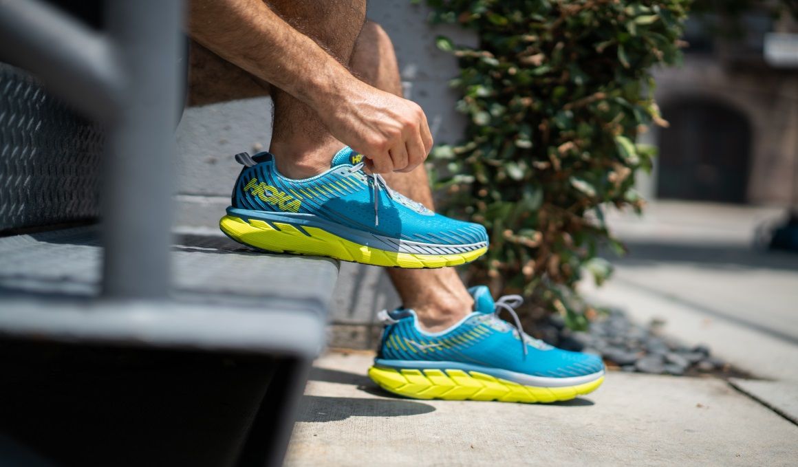 Sorteamos un par de zapatillas HOKA ONE ONE Clifton 5