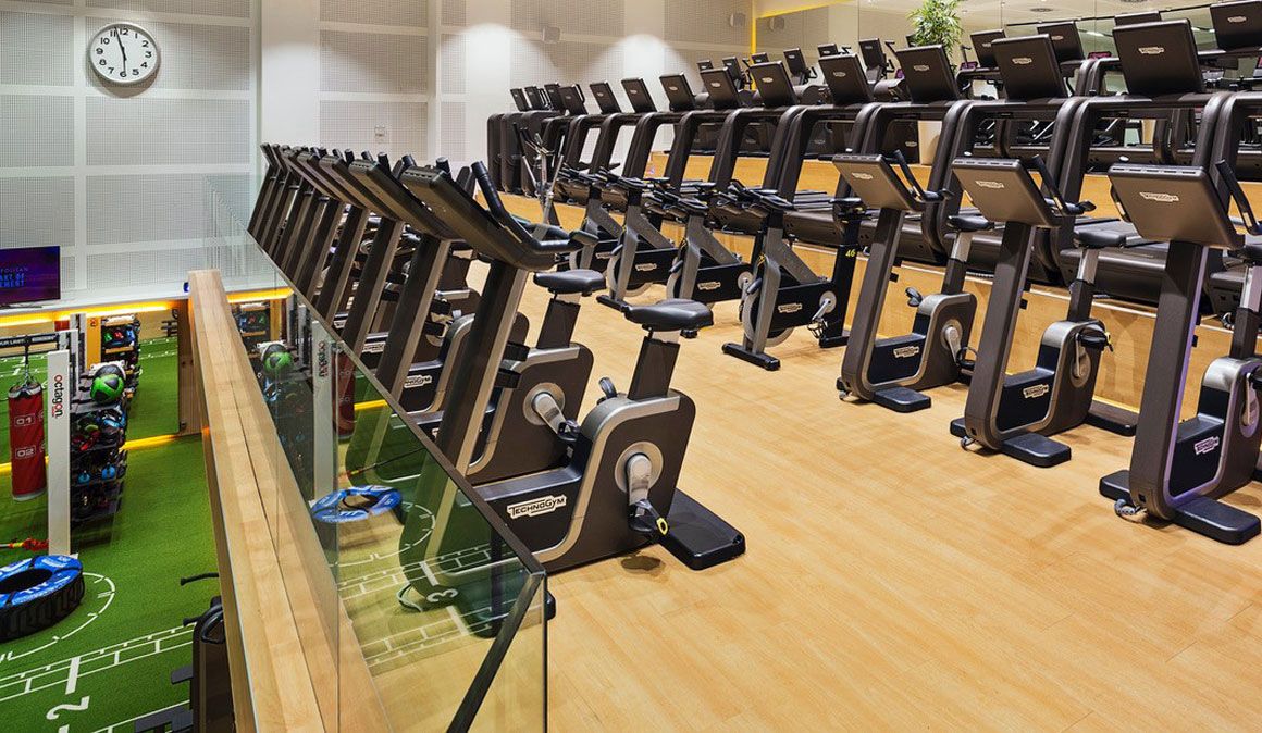 La sala de máquinas cardiovasculares abierta a la zona de CrossFit