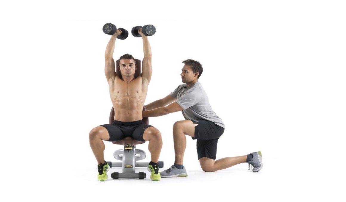 El truco del entrenador para el press con garantía lumbar