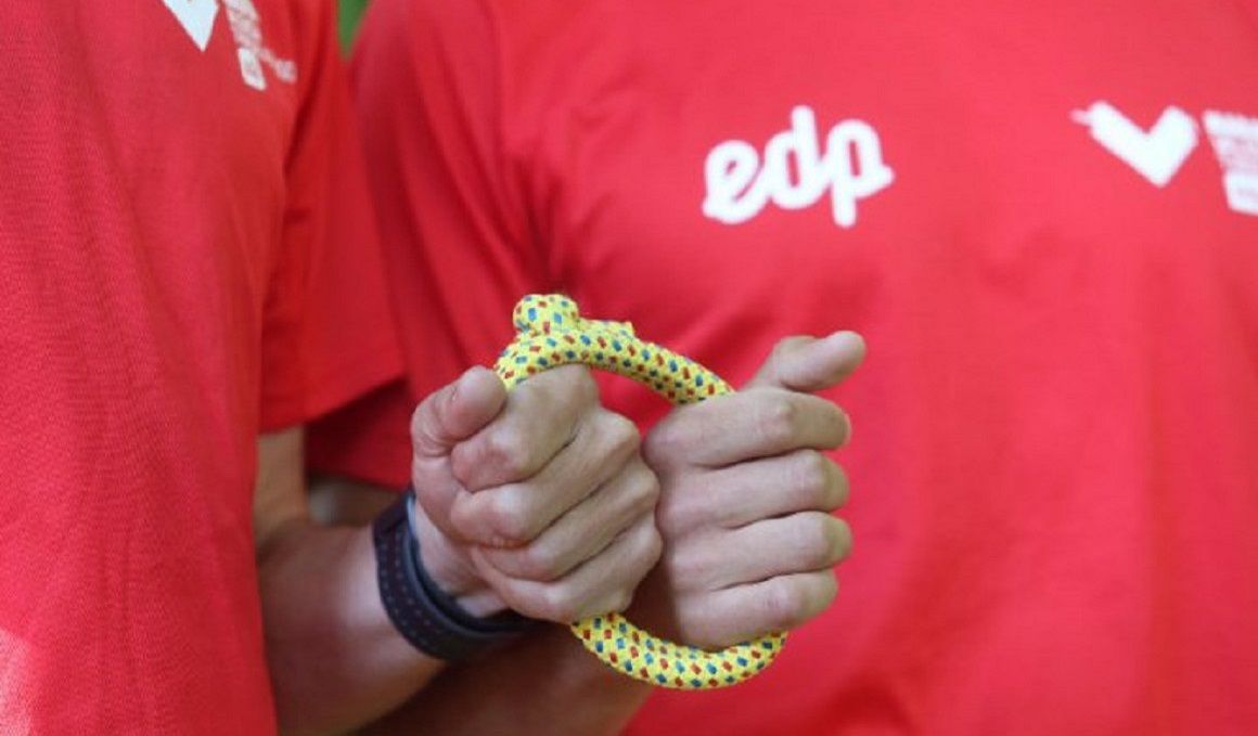 5 participantes ciegos correrán con guías el EDP Medio Maratón de la Mujer 