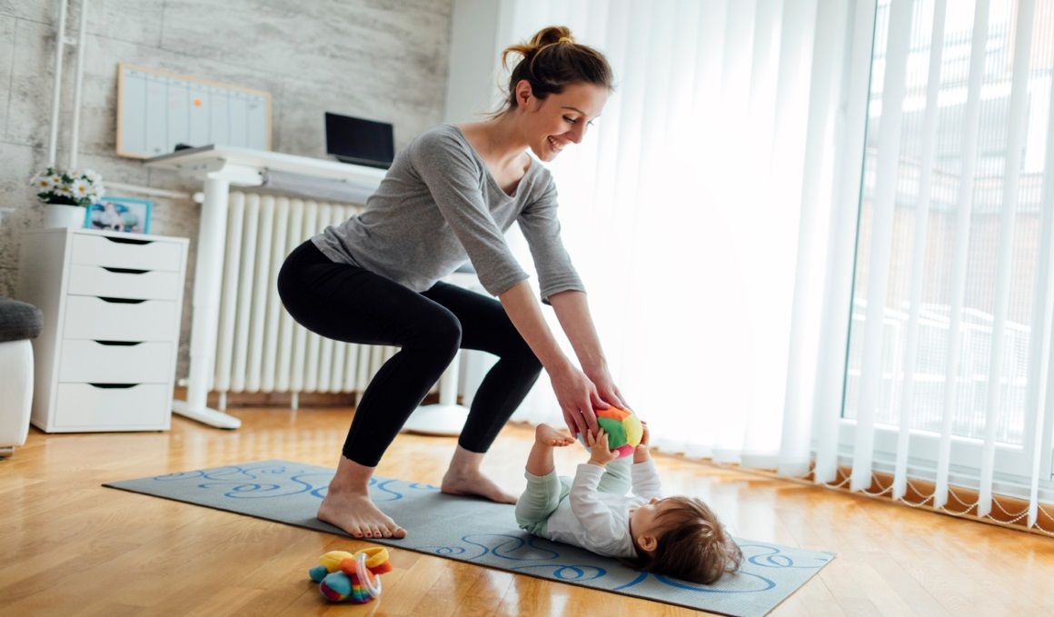 Practica pilates adaptado en el postparto