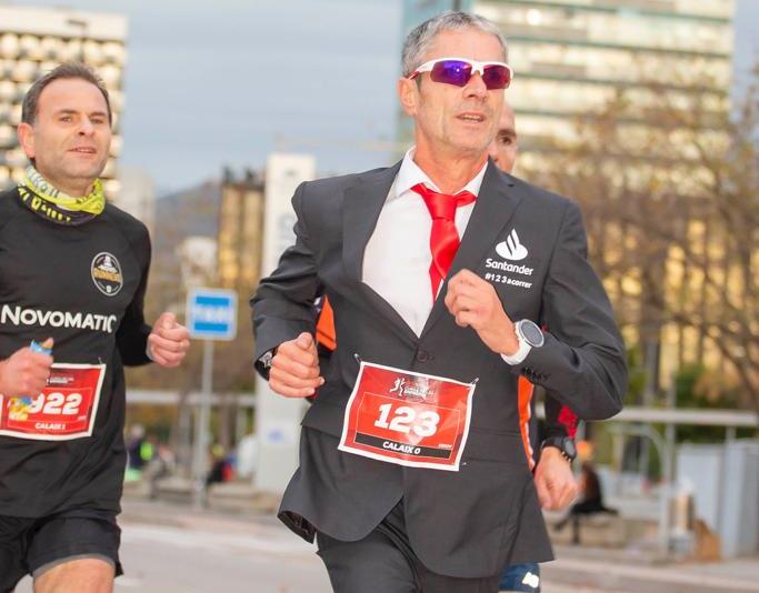 ¡Martín Fiz 32:58 en traje con 10 km!