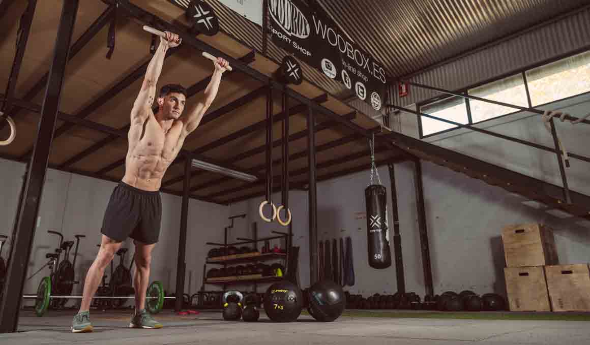 4 originales ejercicios para conseguir unos abdominales de portada