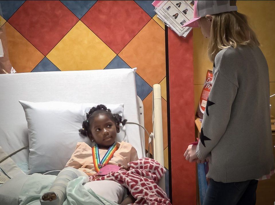 La deportista de sólo 11 años que regala sus medalla a los niños del hospital