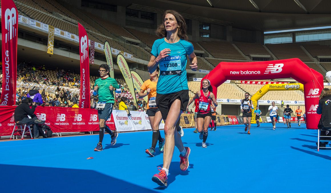 Los corredores solidarios del Zurich Maratón de Sevilla 