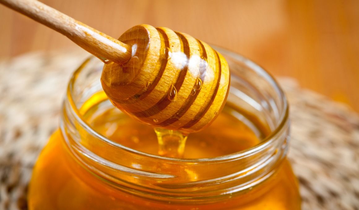 La miel se puede utilizar como edulcorante natural.