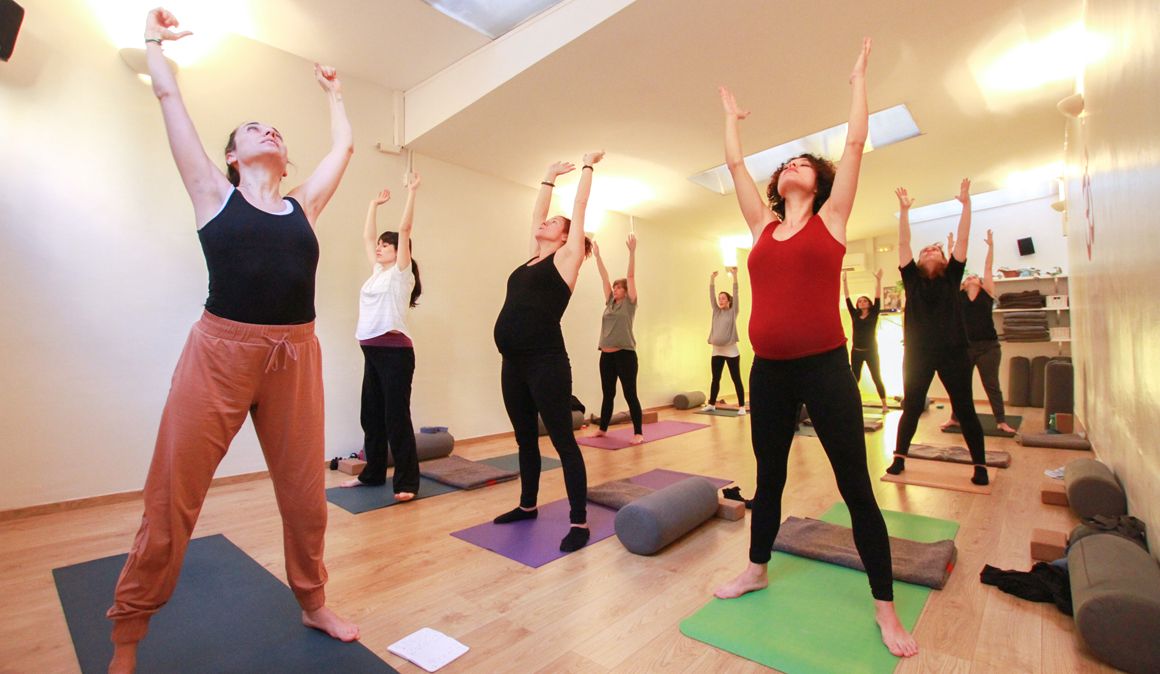 Un embarazo en plena forma con Mandiram Yoga en Barcelona