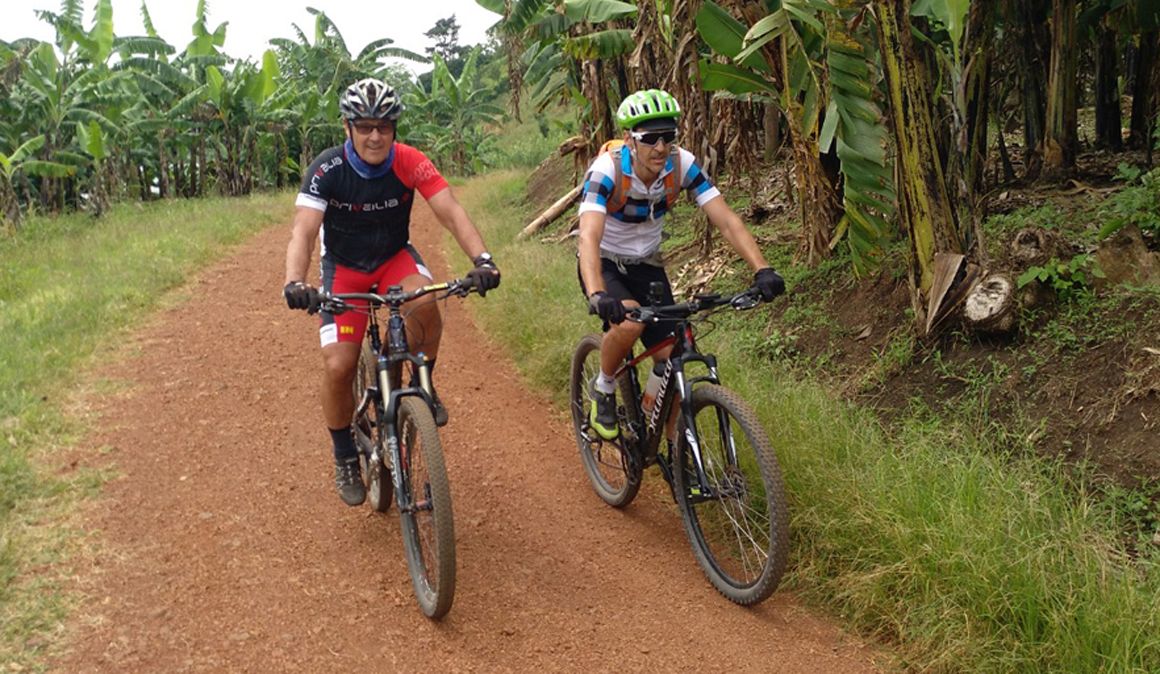Bike Challenge Rwenzori, una aventura solidaria en bici por Uganda con Kelele Africa