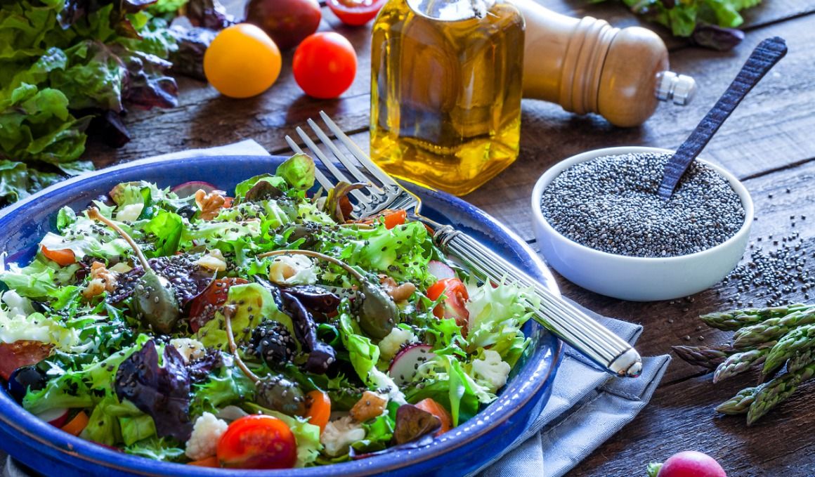 Las semillas de chía ligan bastante bien con las ensaladas.