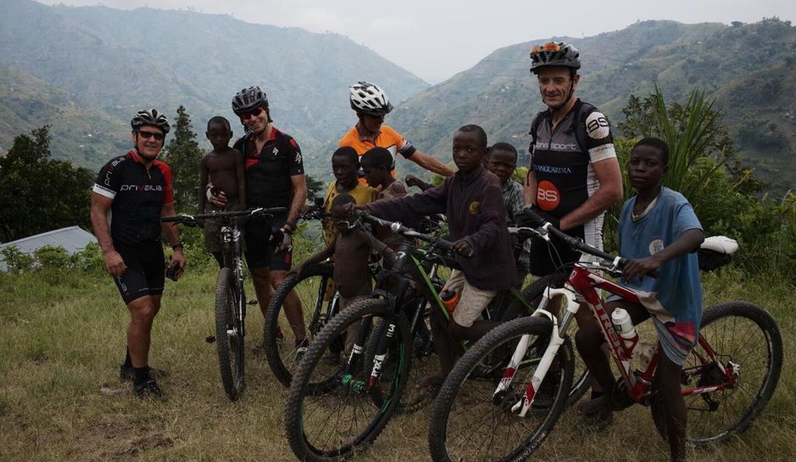 Bike Challenge Rwenzori, una aventura solidaria en bici por Uganda con Kelele Africa