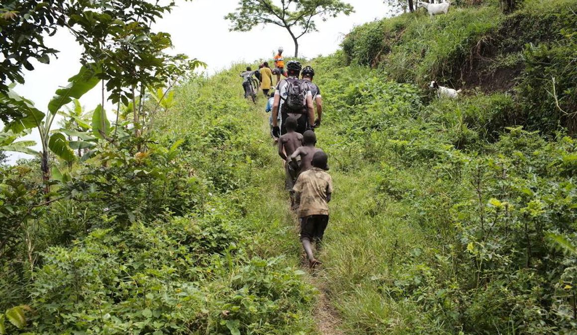 Bike Challenge Rwenzori, una aventura solidaria en bici por Uganda con Kelele Africa