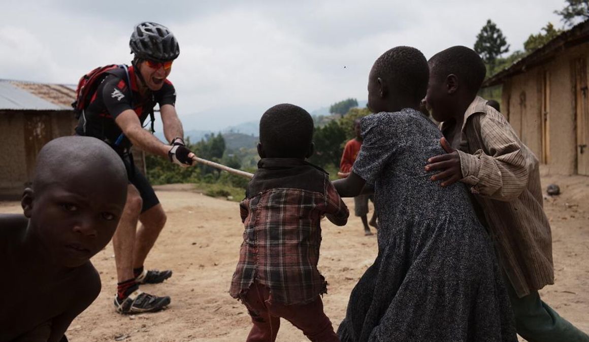 Bike Challenge Rwenzori, una aventura solidaria en bici por Uganda con Kelele Africa