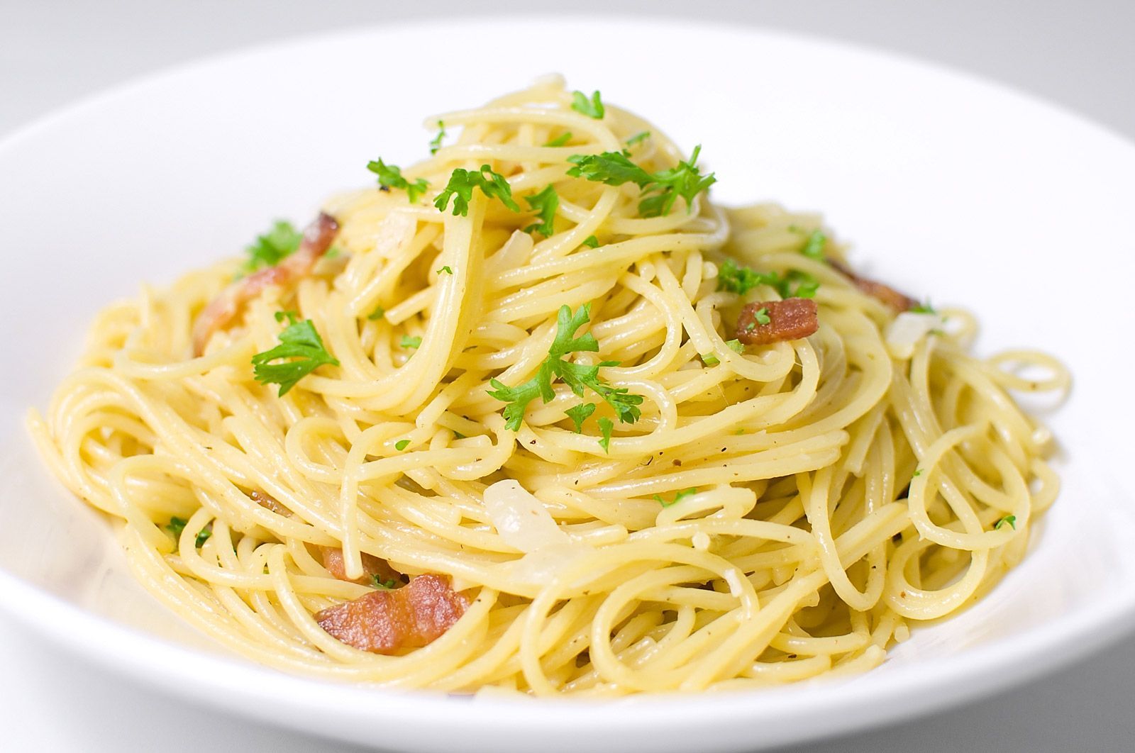 Muere tras comer pasta que había cocinado 5 días antes 
