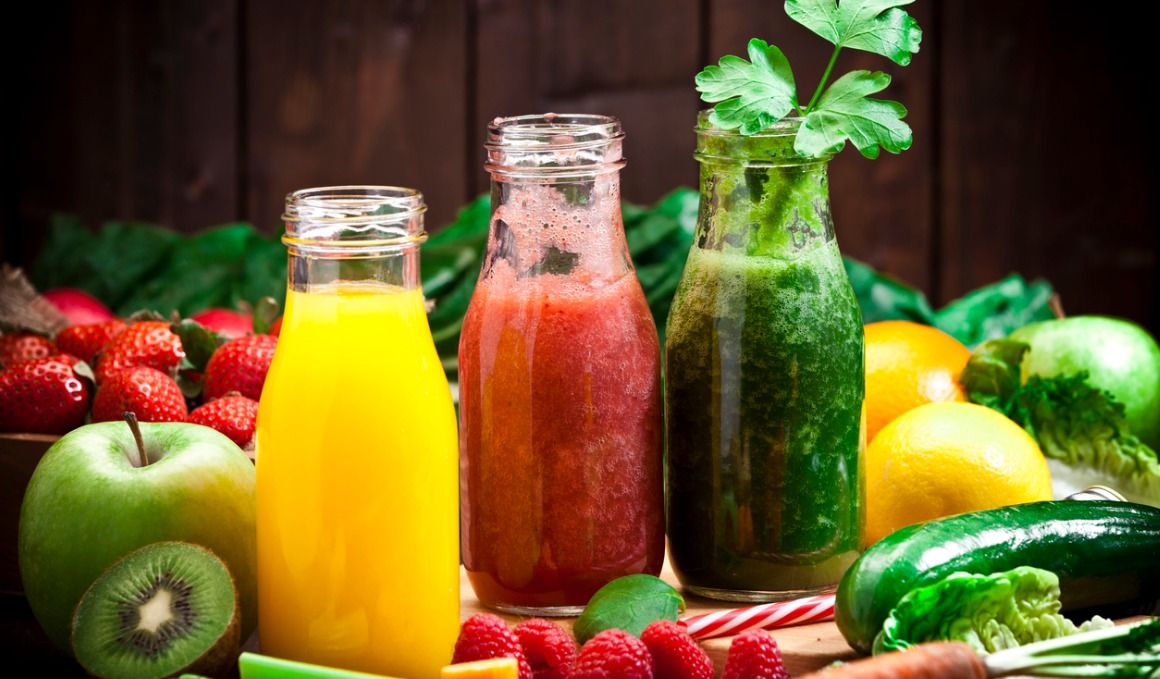 Las frutas y los vegetales, enteros o en zumo, son un básico en las dietas antioxidantes
