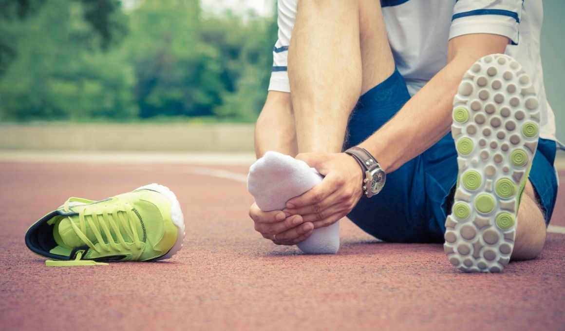 El desgarro muscular es bastante habitual entre deportistas y está ocasionado por una rotura de fibras.