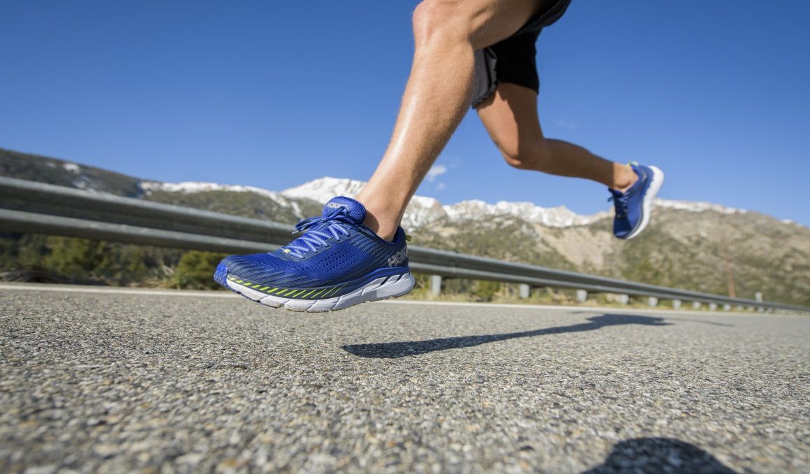 Calza la amortiguación más dulce con las Hoka Clifton 5 