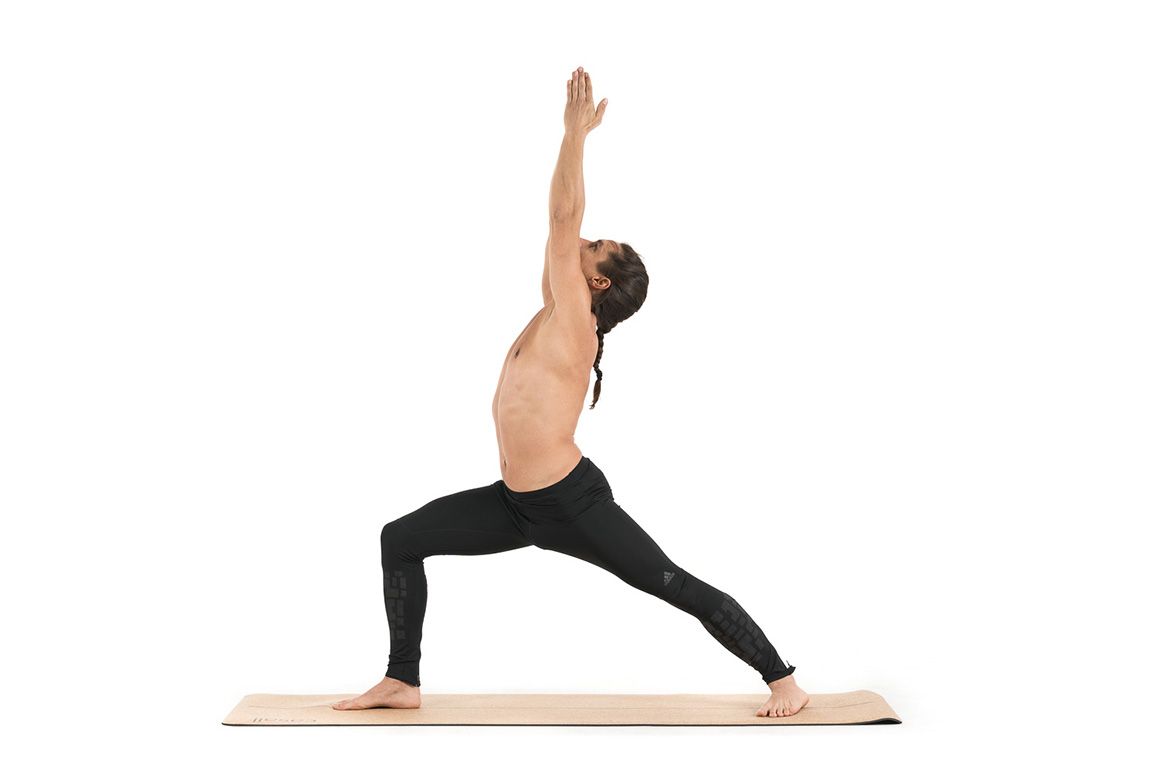 Al expandir el pecho, este asana facilita la respiración profunda. 