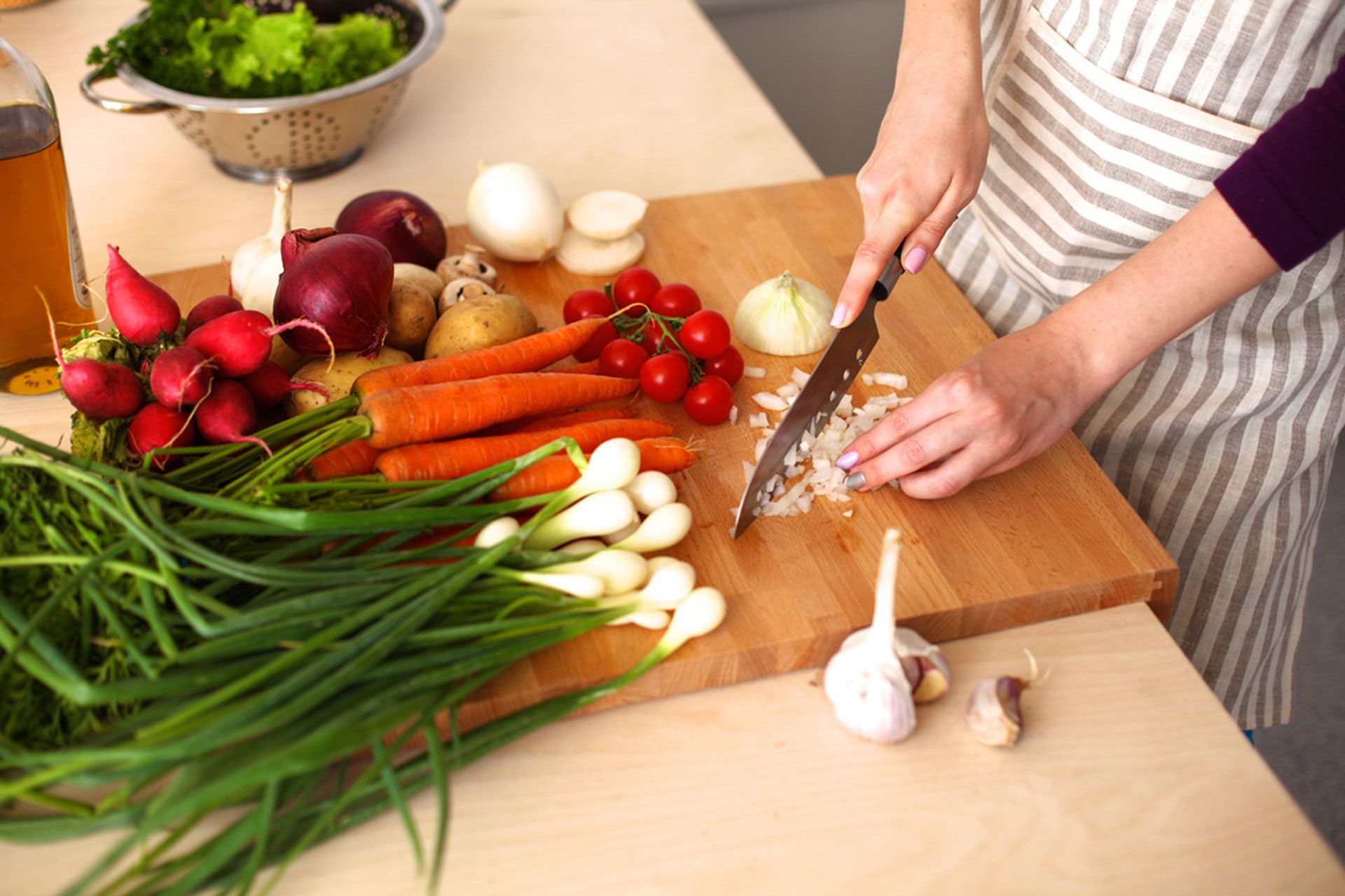 ¿Es peligroso para la salud usar una tabla de cortar de madera?