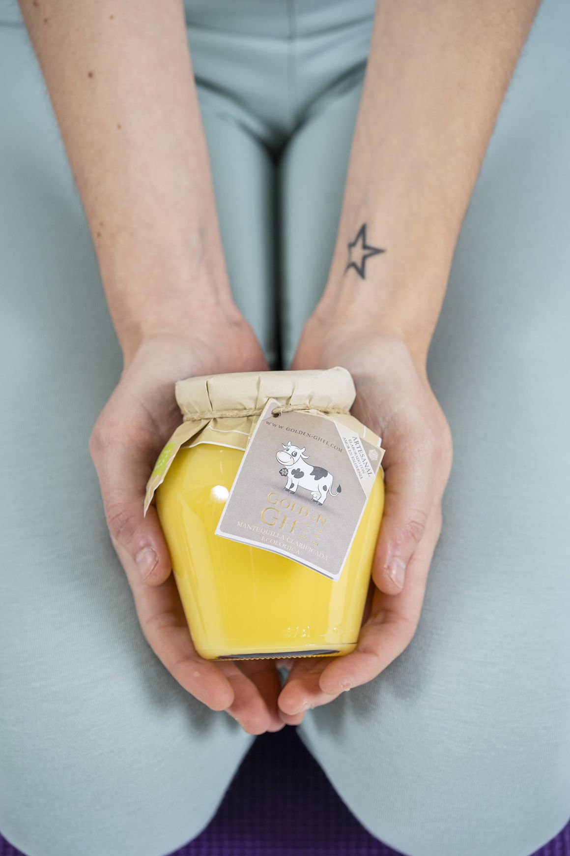 La mantequilla clarificada o ghee no contiene lactosa, por lo que puede consumirse por intolerantes 