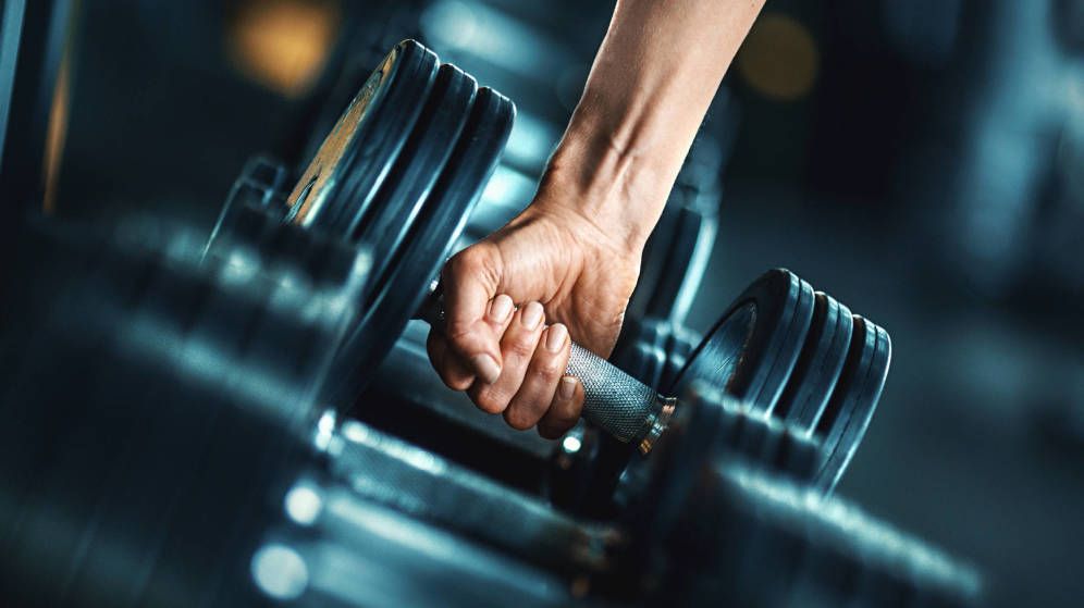La gran pregunta sobre quemargrasa: ¿antes cardio o fuerza?