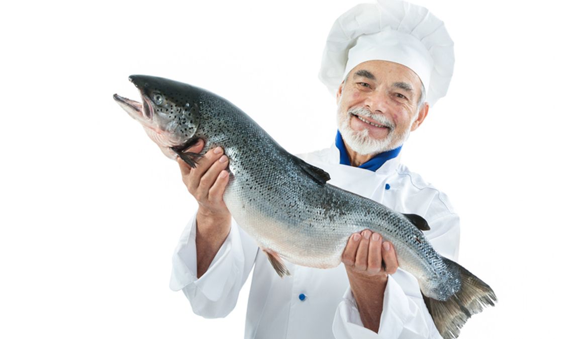 Gana años de vida cambiando la carne por el pescado