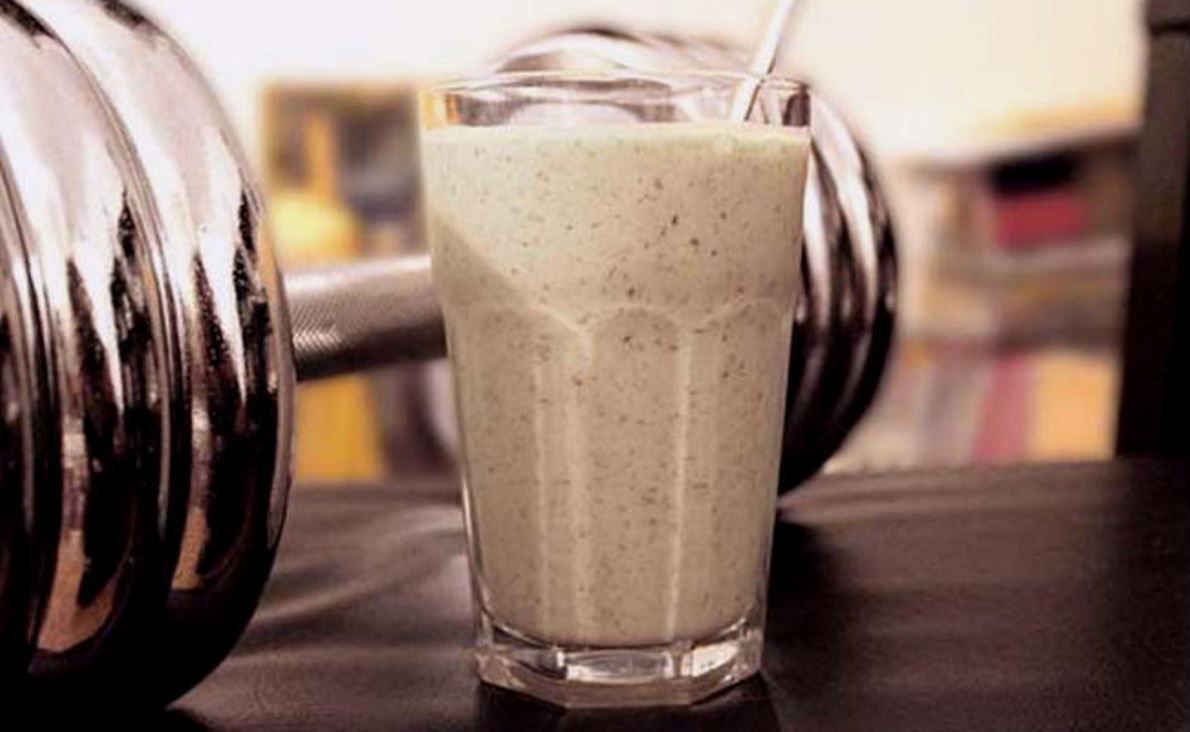 ¿Cuál debe ser la relación carbohidratos-proteína en tu batido dependiendo del tipo de deporte?