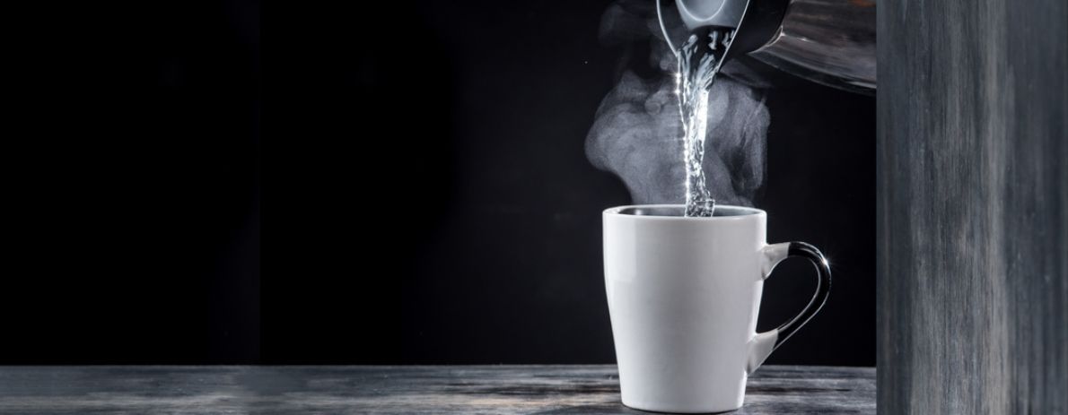 ¿Un vaso de agua caliente en ayunas?