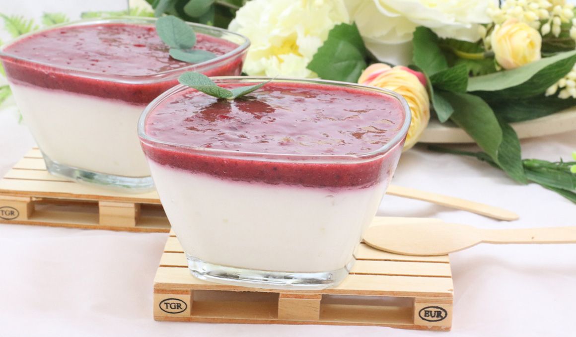 Minicremosos fitness de queso y frutos del bosque