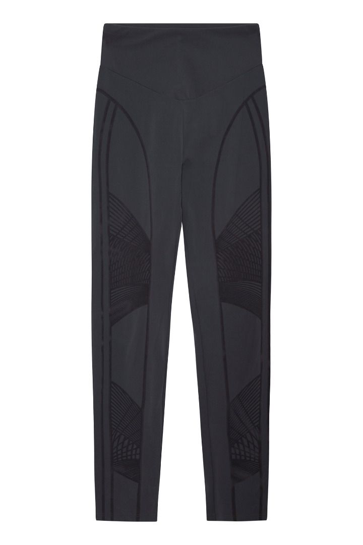 La nueva colección Oysho_Sport para el deporte al aire libre