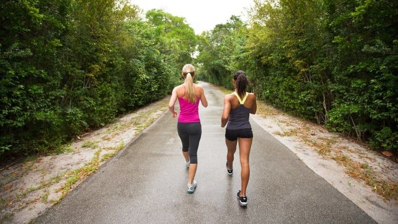 ¿Caminar gasta la misma calorías que correr?