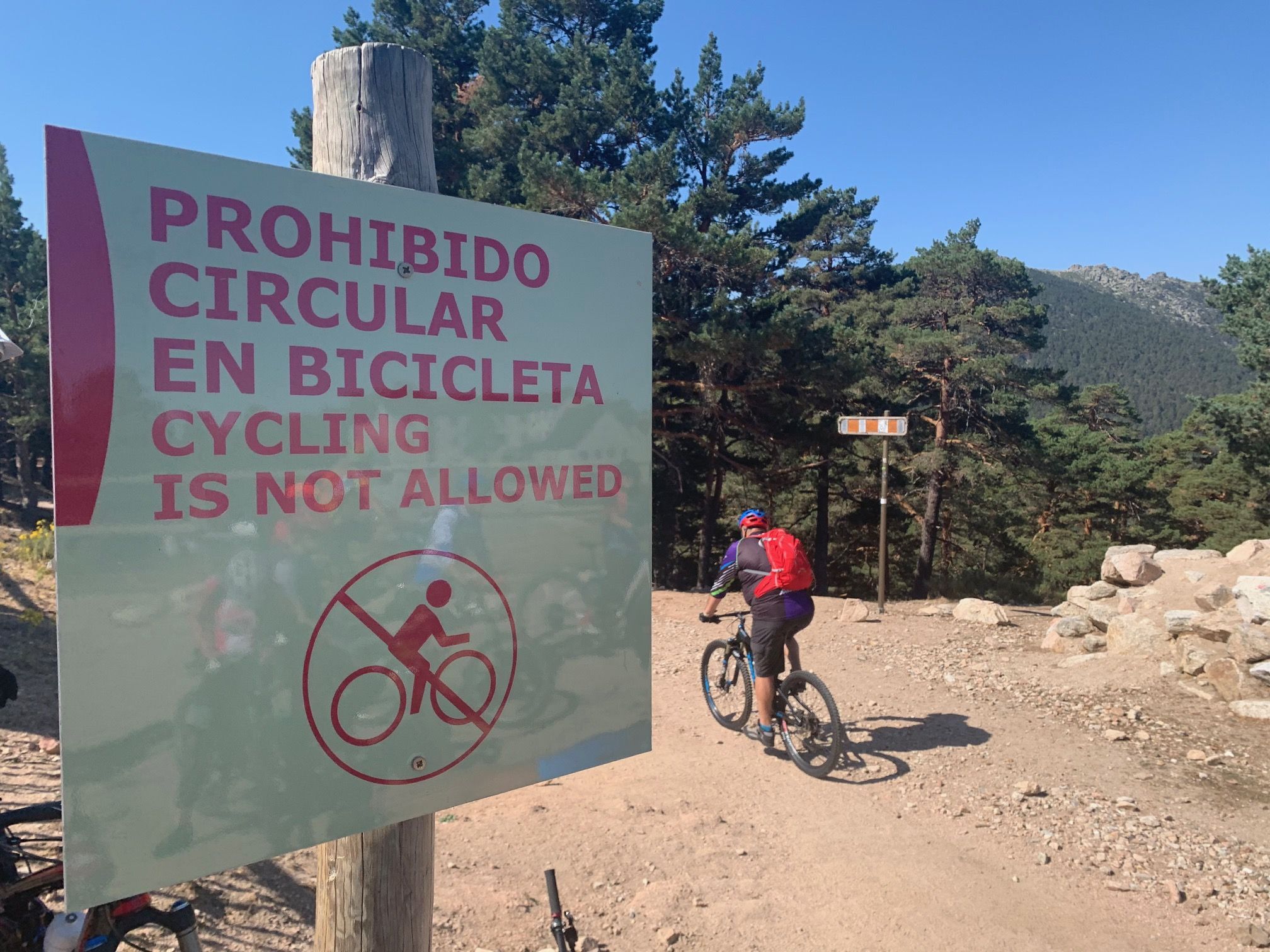Prohibido ir en bici...¿pero quién lo prohibe?