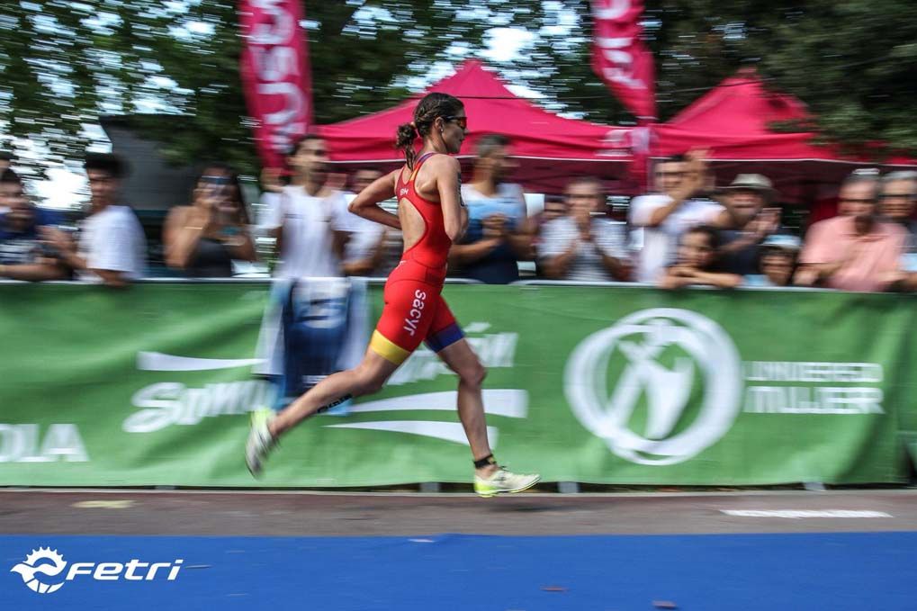 La élite del triatlón femenino español rasca puntos para Tokio en Banyoles