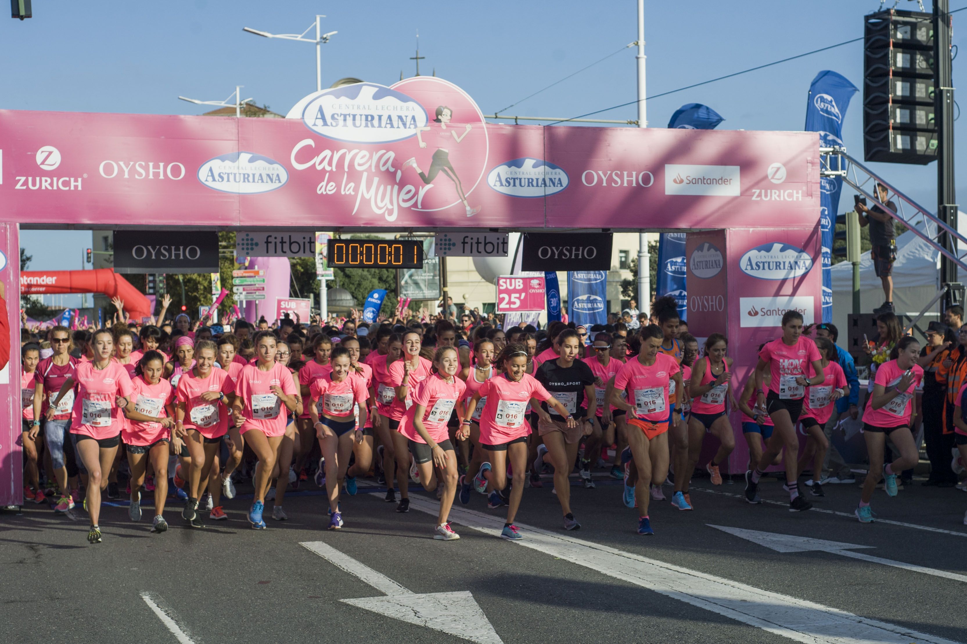 La gran marea rosa de la Carrera de la Mujer en Galicia