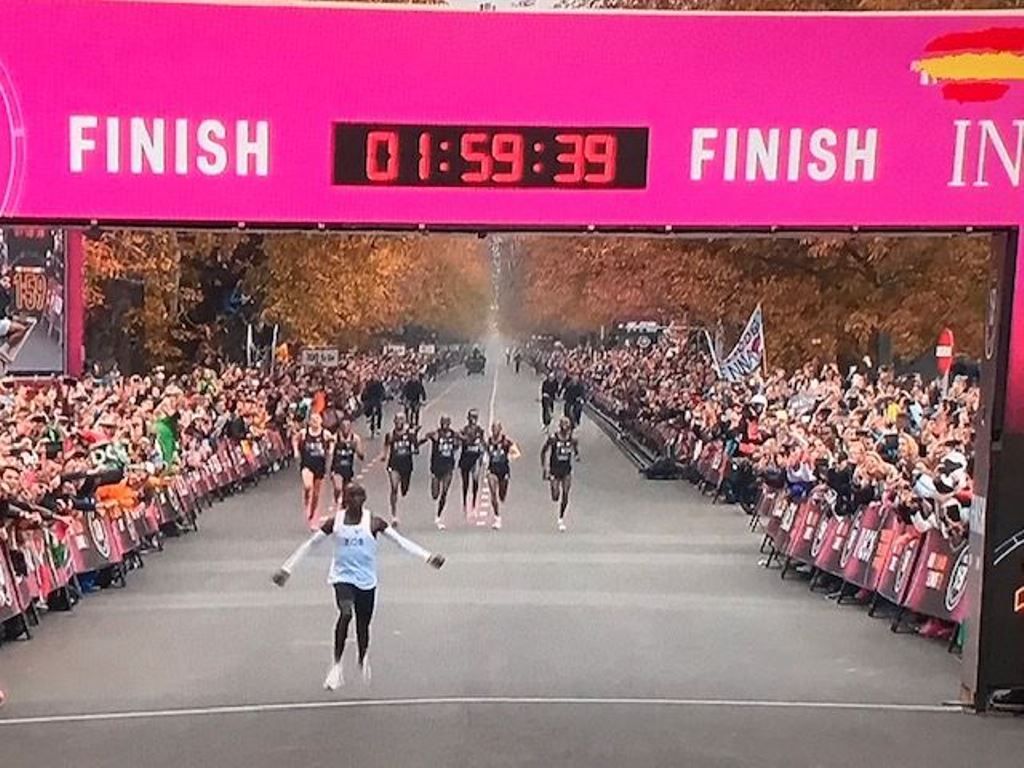 El hombre sí puede correr un maratón por debajo de dos horas...con algunas ayudas