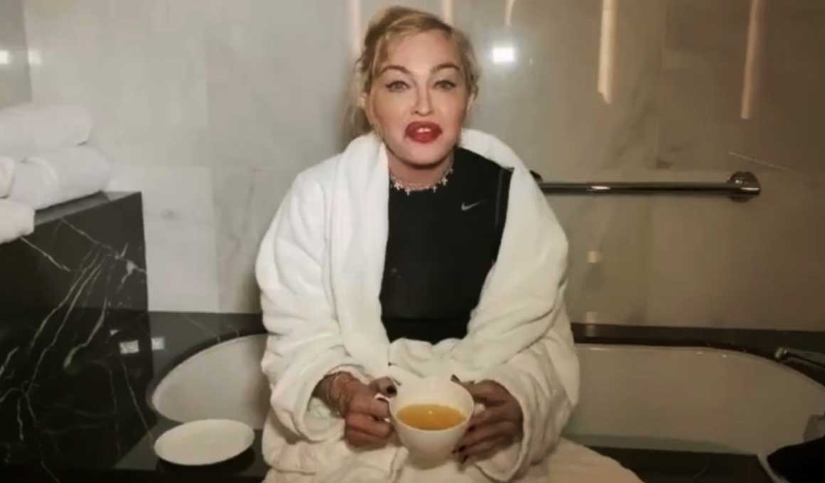 Baños de hielo y beber su orina, lo que dice Madonna que hace para recuperarse ¿Nos lo creemos?