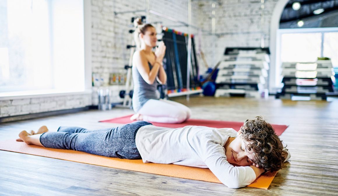 El yoga puede ayudarte con los dolores de espalda y los problemas de sueño