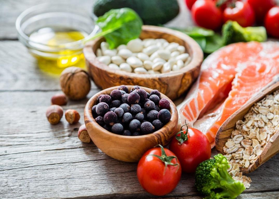 Los 12 alimentos que no deben faltar en la lista de la compra de un deportista